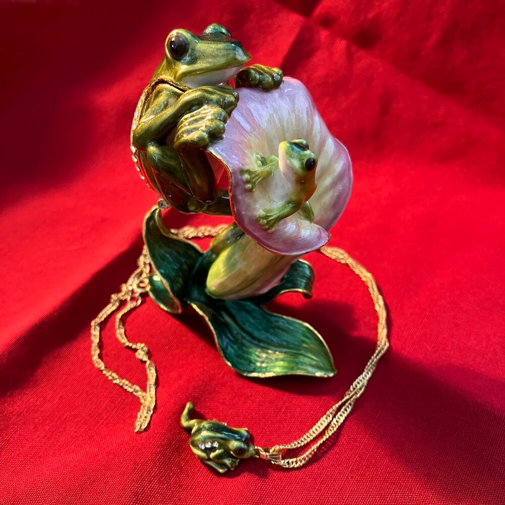 Kingspoint frog trinket box enamel w Swarovski crystals IN BOX